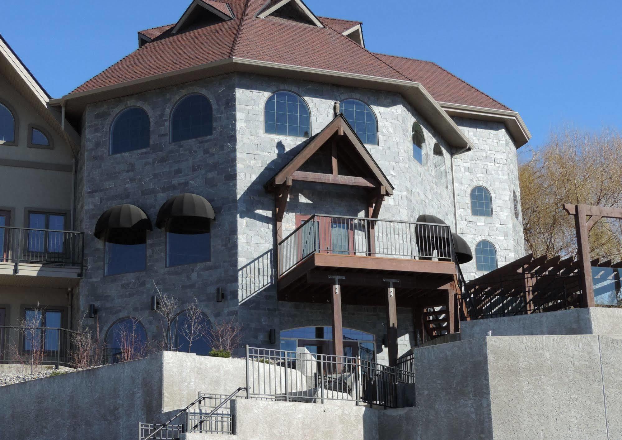 The Castle At Swan Lake Vernon Exterior foto